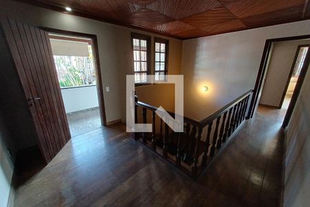 Casa à venda com 450m², 5 quartos e 3 vagasHall quartos