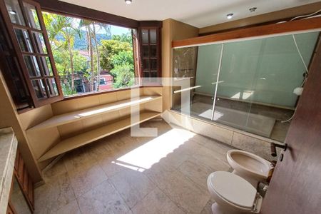 Casa à venda com 450m², 5 quartos e 3 vagasBanheiro da Suíte