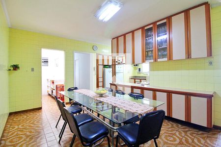 Casa à venda com 480m², 6 quartos e 8 vagasCozinha