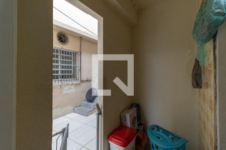 Casa à venda com 180m², 5 quartos e 2 vagas Casa à venda com 180m², 5 quartos e 2 vagasEntrada da Edícula