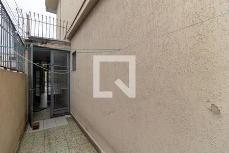 Casa à venda com 180m², 5 quartos e 2 vagas Casa à venda com 180m², 5 quartos e 2 vagasCoredor Lateral