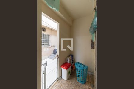 Casa à venda com 180m², 5 quartos e 2 vagas Casa à venda com 180m², 5 quartos e 2 vagasEntrada da Edícula