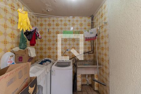 Casa à venda com 180m², 5 quartos e 2 vagas Casa à venda com 180m², 5 quartos e 2 vagasLavanderia