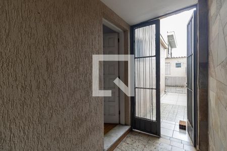 Casa à venda com 180m², 5 quartos e 2 vagas Casa à venda com 180m², 5 quartos e 2 vagasEntrada