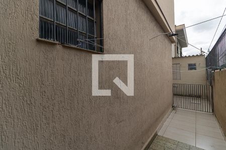 Casa à venda com 180m², 5 quartos e 2 vagas Casa à venda com 180m², 5 quartos e 2 vagasCoredor Lateral