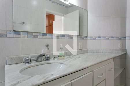 Casa à venda com 211m², 3 quartos e 2 vagas Casa à venda com 211m², 3 quartos e 2 vagasBanheiro da Suíte 1