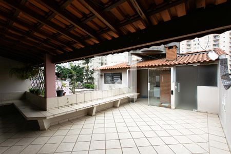 Casa à venda com 211m², 3 quartos e 2 vagas Casa à venda com 211m², 3 quartos e 2 vagasTerraço