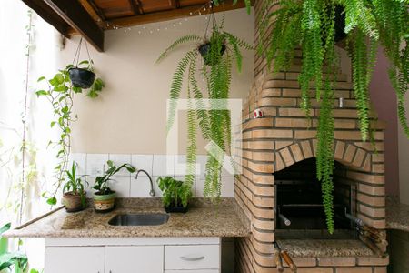 Casa à venda com 211m², 3 quartos e 2 vagas Casa à venda com 211m², 3 quartos e 2 vagasQuintal - Churrasqueira