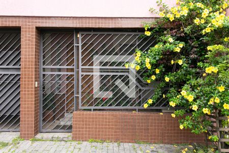 Casa à venda com 211m², 3 quartos e 2 vagas Casa à venda com 211m², 3 quartos e 2 vagasFachada