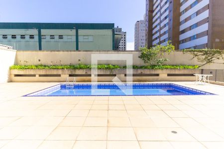 Apartamento à venda com 250m², 3 quartos e 4 vagas Apartamento à venda com 250m², 3 quartos e 4 vagasÁrea comum - Piscina