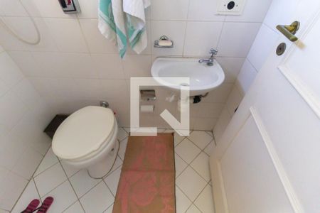 Apartamento à venda com 250m², 3 quartos e 4 vagas Apartamento à venda com 250m², 3 quartos e 4 vagasBanheiro de serviço