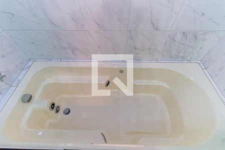 Apartamento à venda com 250m², 3 quartos e 4 vagas Apartamento à venda com 250m², 3 quartos e 4 vagasBanheiro da Suíte 1