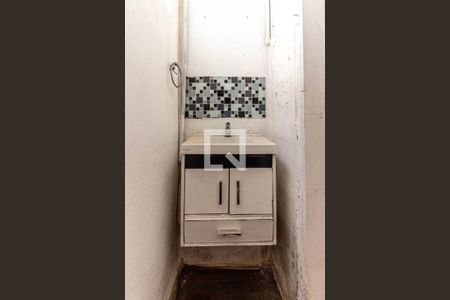 Kitnet - Pia do Banheiro de casa para alugar com 1 quarto, 35m² em Vila da Saúde, São Paulo