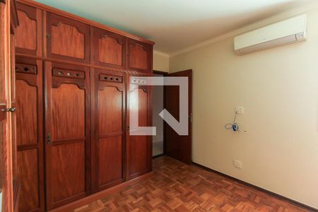 Casa à venda com 281m², 3 quartos e 4 vagasQuarto 2