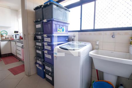 Apartamento à venda com 98m², 3 quartos e 2 vagas Apartamento à venda com 98m², 3 quartos e 2 vagasÁrea de Serviço