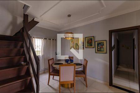 Apartamento à venda com 214m², 3 quartos e 2 vagas Apartamento à venda com 214m², 3 quartos e 2 vagasSala de Jantar