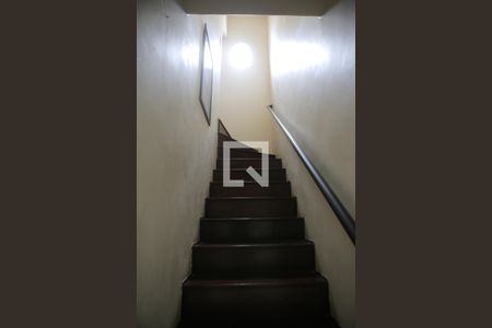 Apartamento para alugar com 400m², 5 quartos e 2 vagas Apartamento para alugar com 400m², 5 quartos e 2 vagasEscada