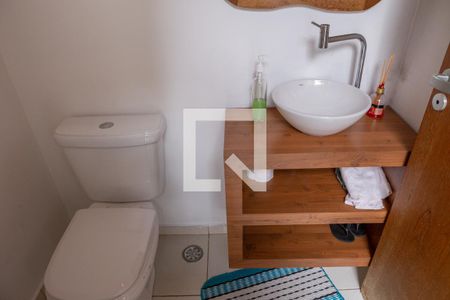 Casa à venda com 240m², 3 quartos e 2 vagas Casa à venda com 240m², 3 quartos e 2 vagasLavabo
