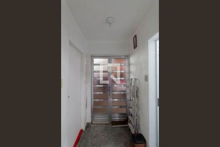 Casa à venda com 170m², 2 quartos e 3 vagas Casa à venda com 170m², 2 quartos e 3 vagasCorredor