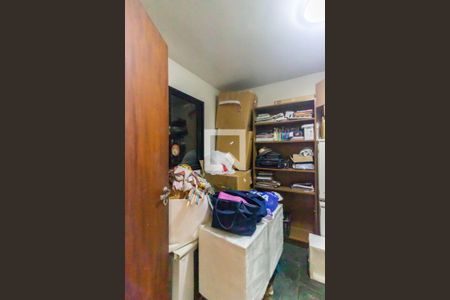 Casa à venda com 393m², 4 quartos e 6 vagas Casa à venda com 393m², 4 quartos e 6 vagasQuarto de Serviço