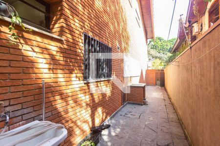 Casa à venda com 393m², 4 quartos e 6 vagas Casa à venda com 393m², 4 quartos e 6 vagasCorredor