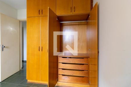 Apartamento à venda com 94m², 3 quartos e 1 vagaQuarto 2 - Armários