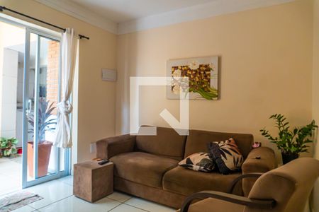 Casa à venda com 248m², 3 quartos e 2 vagasSala