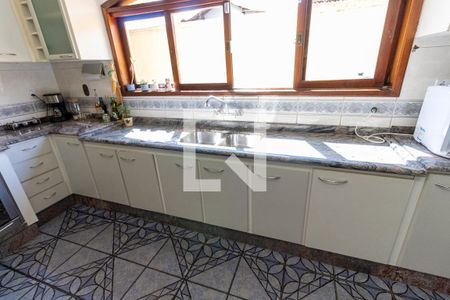 Casa à venda com 360m², 4 quartos e 4 vagasCozinha - Armários