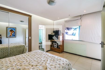 Apartamento à venda com 170m², 4 quartos e 2 vagas Apartamento à venda com 170m², 4 quartos e 2 vagasSuíte