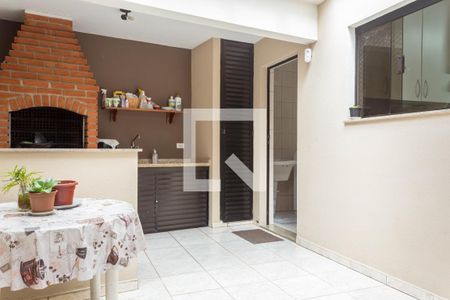 Casa à venda com 200m², 3 quartos e 5 vagas Casa à venda com 200m², 3 quartos e 5 vagasQuintal