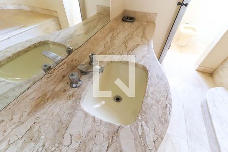 Apartamento para alugar com 300m², 3 quartos e 4 vagas Apartamento para alugar com 300m², 3 quartos e 4 vagasBanheiro da Suíte 3