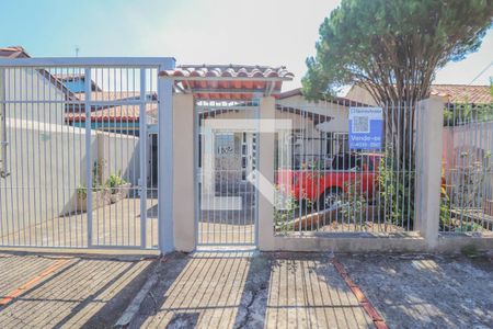 Casa à venda com 220m², 2 quartos e 2 vagasFachada 