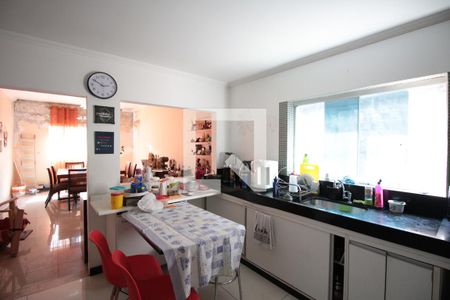 Casa para alugar com 473m², 5 quartos e 5 vagasCozinha