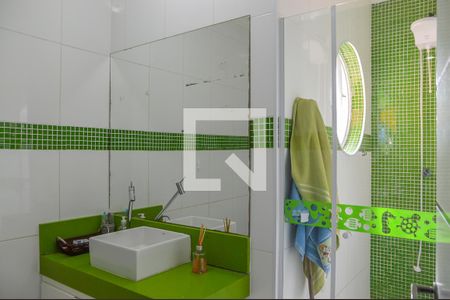 Casa à venda com 230m², 3 quartos e 2 vagas Casa à venda com 230m², 3 quartos e 2 vagasBanheiro