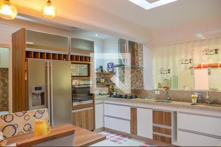 Casa à venda com 230m², 3 quartos e 2 vagas Casa à venda com 230m², 3 quartos e 2 vagasCozinha