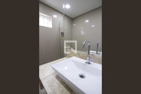 Casa à venda com 189m², 3 quartos e 2 vagas Casa à venda com 189m², 3 quartos e 2 vagasBanheiro