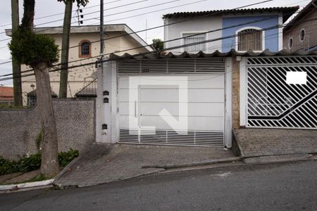 Casa à venda com 189m², 3 quartos e 2 vagas Casa à venda com 189m², 3 quartos e 2 vagasFachada