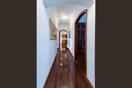 Casa à venda com 240m², 3 quartos e 5 vagas Casa à venda com 240m², 3 quartos e 5 vagasCorredor