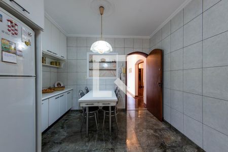 Casa à venda com 240m², 3 quartos e 5 vagas Casa à venda com 240m², 3 quartos e 5 vagasCozinha