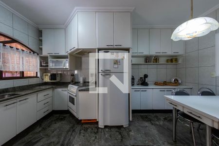 Casa à venda com 240m², 3 quartos e 5 vagas Casa à venda com 240m², 3 quartos e 5 vagasCozinha