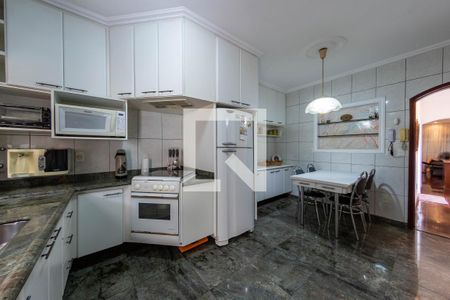 Casa à venda com 240m², 3 quartos e 5 vagas Casa à venda com 240m², 3 quartos e 5 vagasCozinha