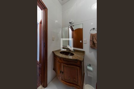 Casa à venda com 240m², 3 quartos e 5 vagas Casa à venda com 240m², 3 quartos e 5 vagasBanheiro social