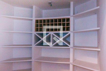 Casa à venda com 500m², 4 quartos e 2 vagasAdega