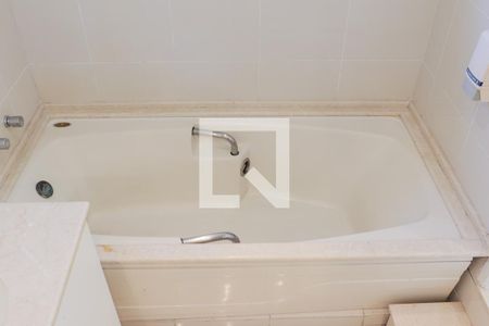 Casa à venda com 500m², 4 quartos e 2 vagasBanheiro da Suíte 4