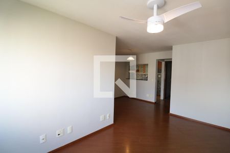 Sala de apartamento para alugar com 3 quartos, 72m² em Jardim Ester, São Paulo