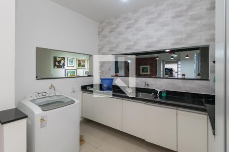 Casa à venda com 250m², 4 quartos e 2 vagasÁrea de Serviço