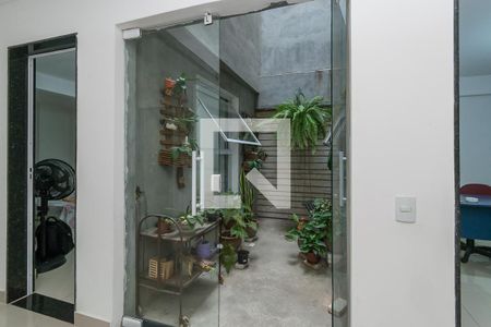 Casa à venda com 250m², 4 quartos e 2 vagasHall dos quartos - Jardim de inverno