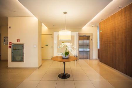 Apartamento à venda com 61m², 2 quartos e 2 vagas Apartamento à venda com 61m², 2 quartos e 2 vagasHall social