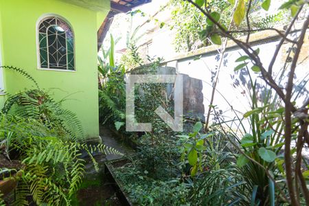 Casa à venda com 337m², 3 quartos e 3 vagas Casa à venda com 337m², 3 quartos e 3 vagasQuintal