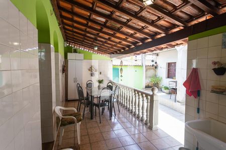 Casa à venda com 337m², 3 quartos e 3 vagas Casa à venda com 337m², 3 quartos e 3 vagasVaranda/Área de Serviço